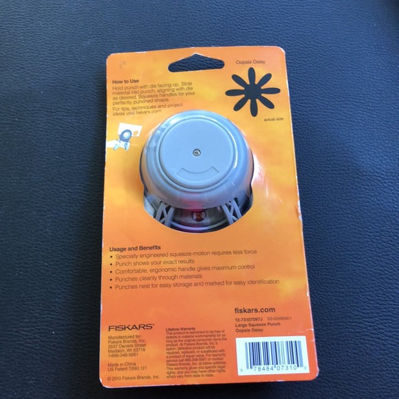 Fishers Large  Easy Squeeze Punch - Picture 2 of 2